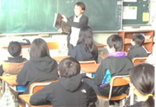 20251205yomikikase001.jpg