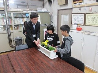 人権の花贈呈式 (2).jpg