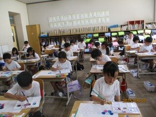 2年 絵の具.jpg