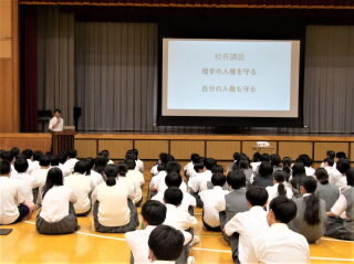 r7061001.jpg
