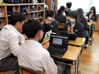 r7110701.jpg