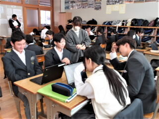 r7110702.jpg