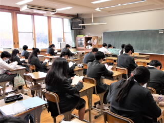 r7120102.jpg