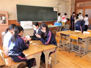 r7121001.jpg