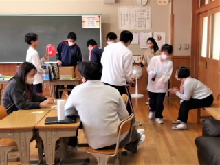 r7121002.jpg