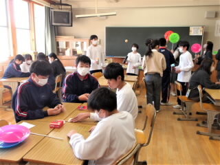 r7121003.jpg
