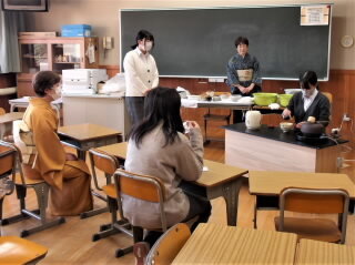 r7121021.jpg