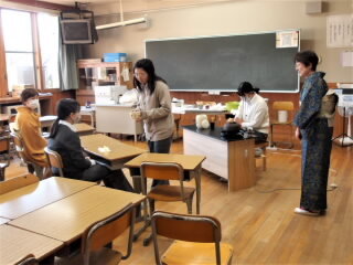 r7121022.jpg