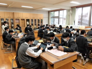 r7121703.jpg