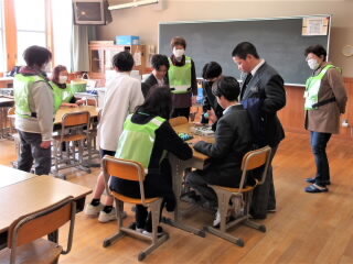 r8030201.jpg
