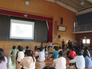 全校 塩川お話の会.jpg