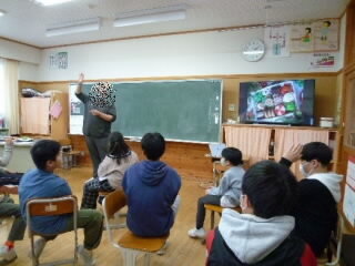 202512gaikokugo.jpg